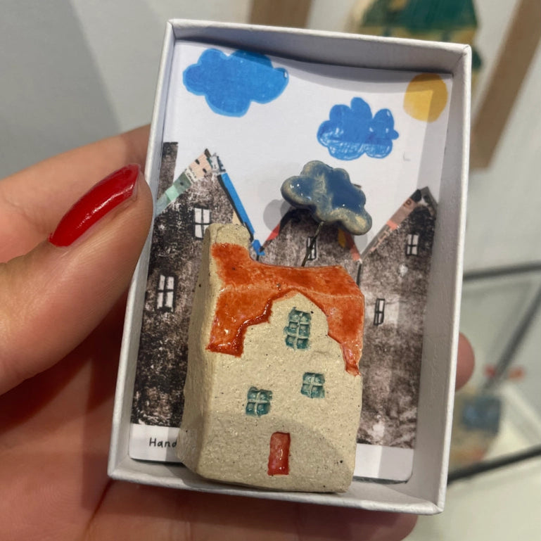 Charming ceramic houses with textured finishes and Scottish character, ideal as handmade home décor gifts