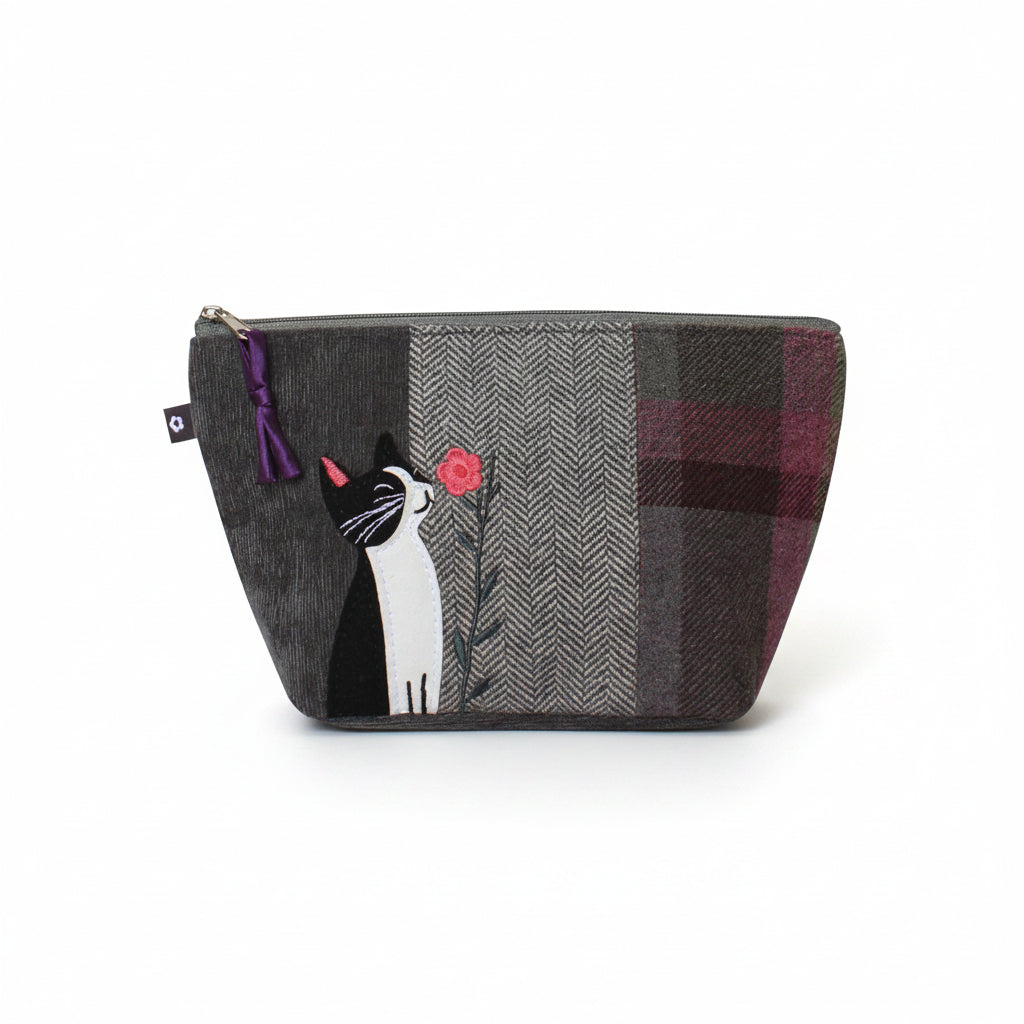 Cat and Flower Applique Make Up Bag front view with zip detail