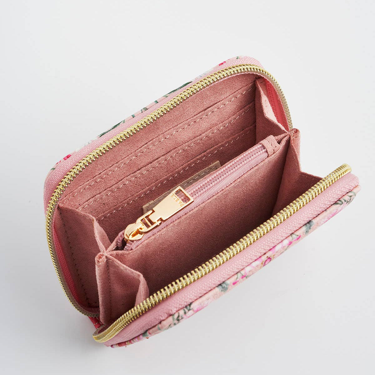 Open purse showing card slots and central zipped coin pocket.