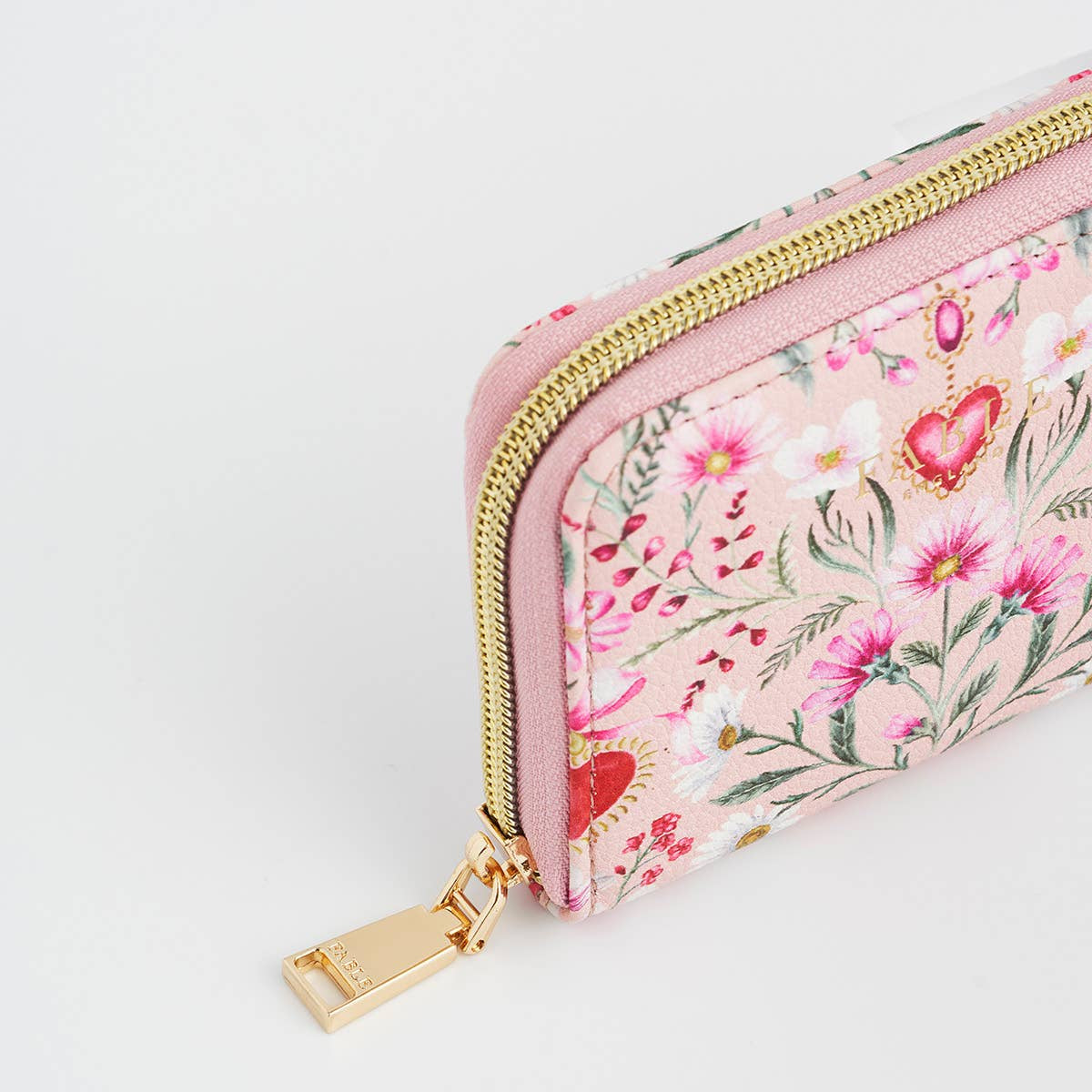 Close up of the floral heart pink purse zip and gold pull.