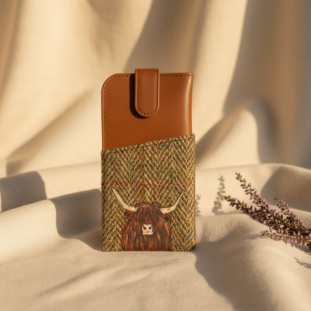 Highland cow glasses case in green tweed-effect vegan leather, front detail