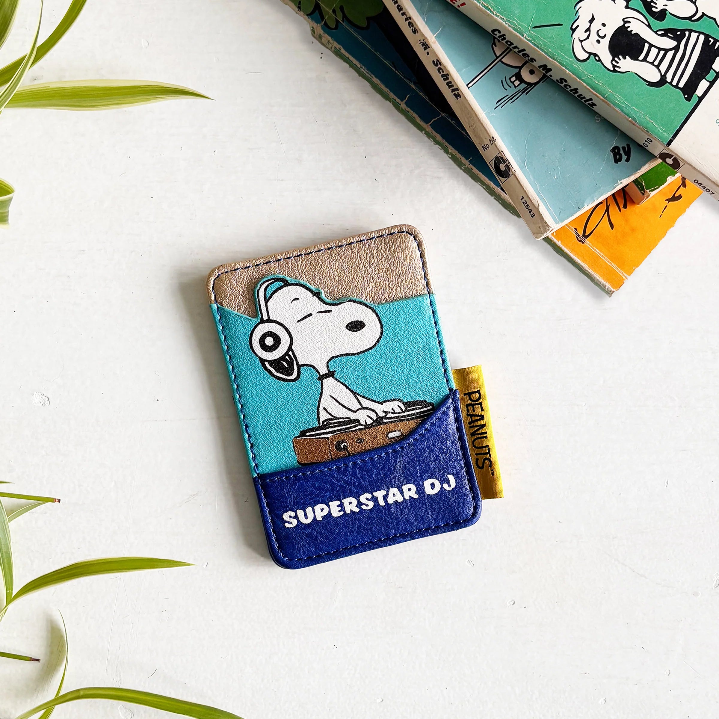Peanuts Superstar DJ cardholder with Snoopy design