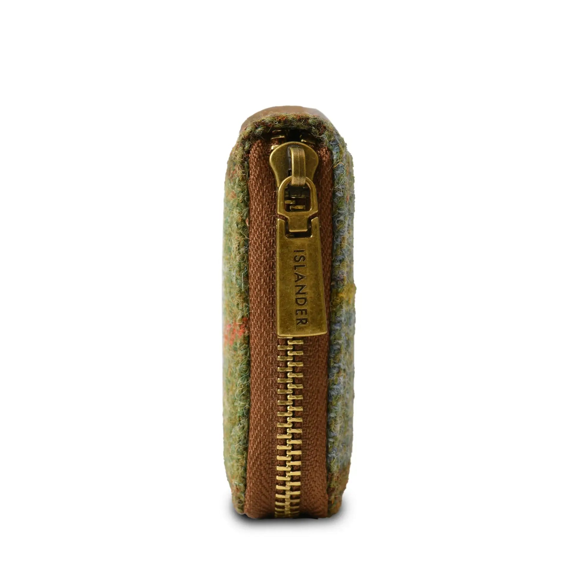 Side view of the purse showing the zip.